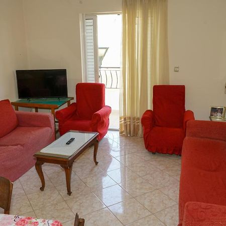 Connie'S Apartments Sarande Bagian luar foto