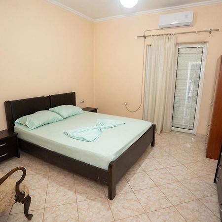 Connie'S Apartments Sarande Bagian luar foto