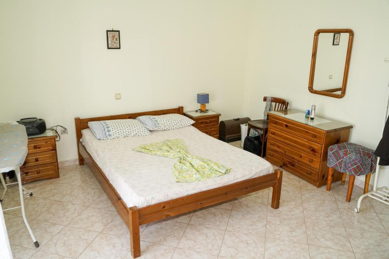 Connie'S Apartments Sarande Bagian luar foto