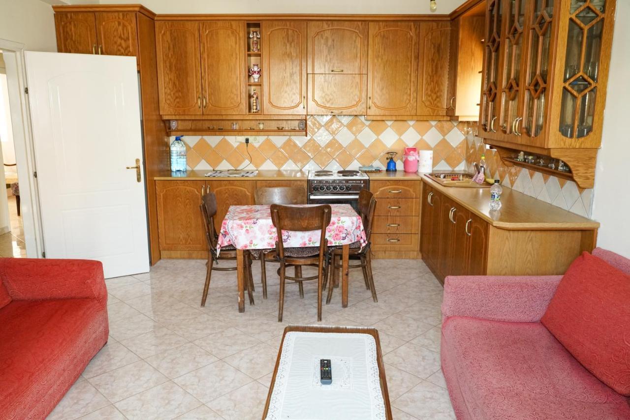 Connie'S Apartments Sarande Bagian luar foto
