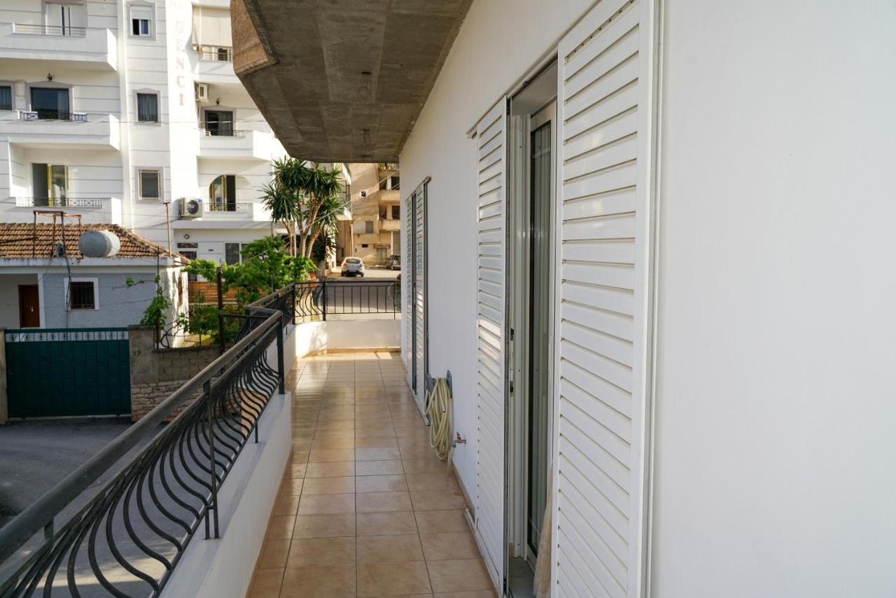 Connie'S Apartments Sarande Bagian luar foto