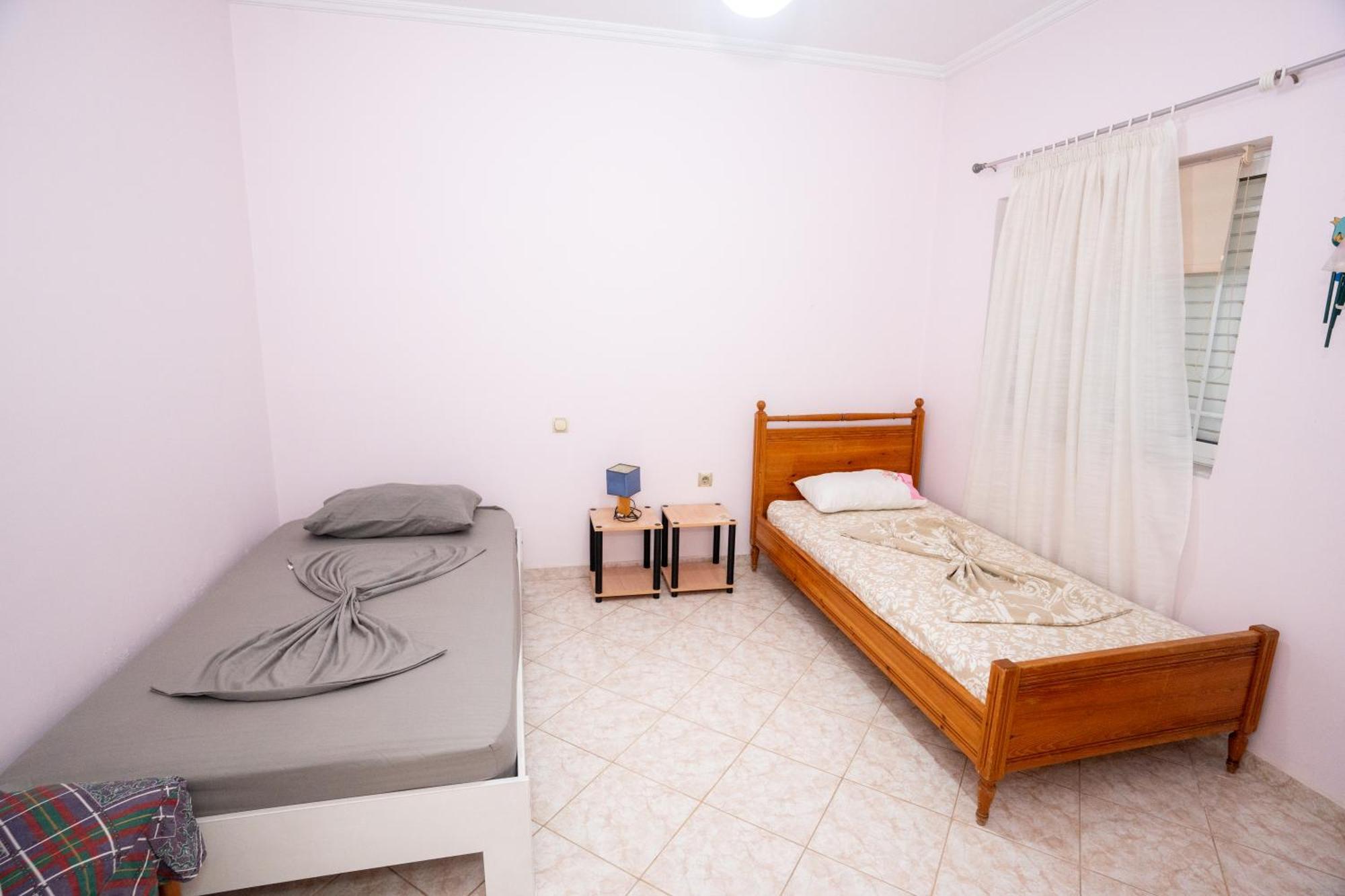 Connie'S Apartments Sarande Bagian luar foto